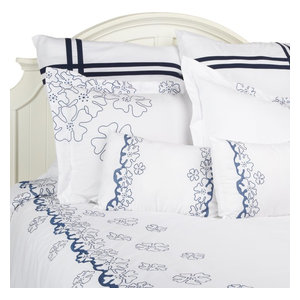 White Tropical Flowers In Botanic Setting Floral Duvet Cover Set