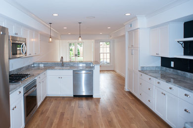Example of a transitional kitchen design in DC Metro