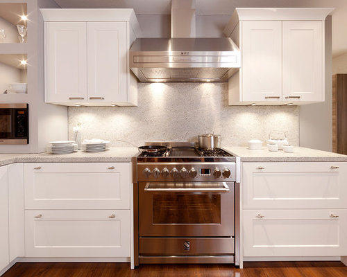 Küchen mit Rückwand aus Stein und Granit-Arbeitsplatte Ideen, Design