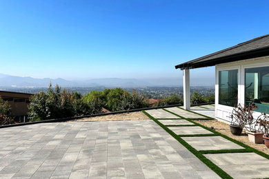 Example of a minimalist home design design in Los Angeles