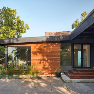 Sports Enthusiasts’ Hideaway by Klopf Architecture