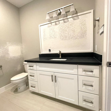 Comfortable White Kitchen and bathroom in Seabrook, TX