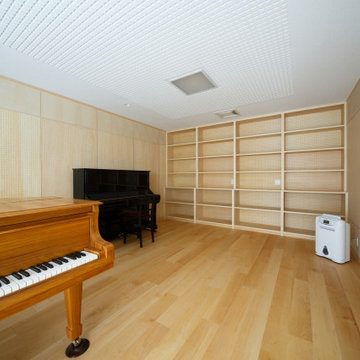 【二世帯四世代の家】地階ピアノ室