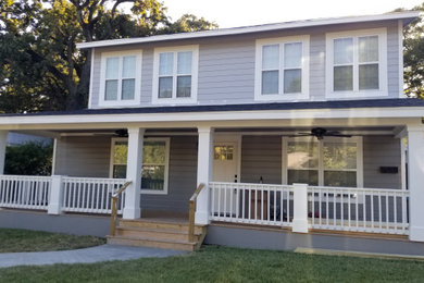 Inspiration for a timeless front porch remodel with a roof extension