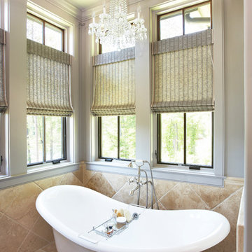 Bathroom tub