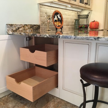 Lincoln Ave. Kitchen