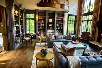 Living room - traditional living room idea in Chicago