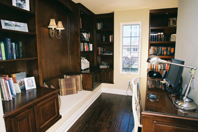 Inspiration for a contemporary home office remodel in Orange County
