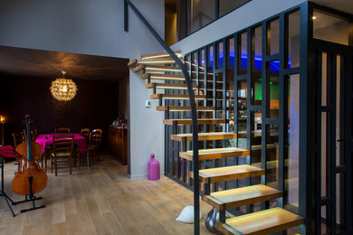 Cette image montre un escalier design.