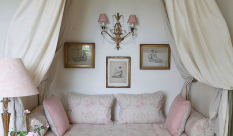 Make More of Your Bed With an Eye-catching Canopy
