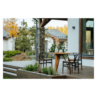 Spring Cottage Decor on the Porch with Flowers and Bunnies - Scandinavian Porch Decor Ideas