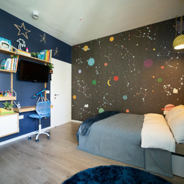 Kinderzimmer mit Weltraum-Wandtapete