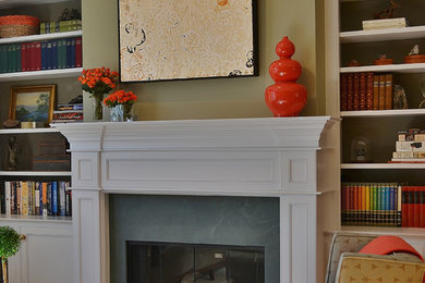 Elegant living room photo in Chicago