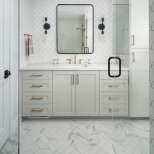 Bond bathroom