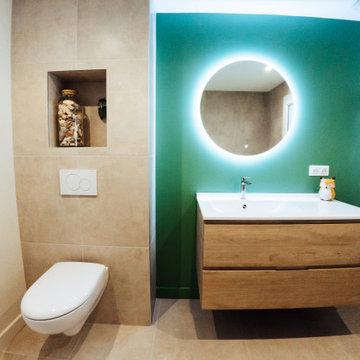 Salle d'eau au style sobre et naturel.