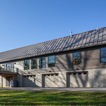 Contemporary Creekview Container
