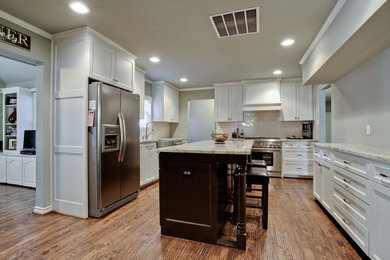 Inspiration for a large timeless kitchen remodel in Dallas