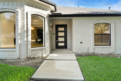 Entryway - modern entryway idea in Dallas