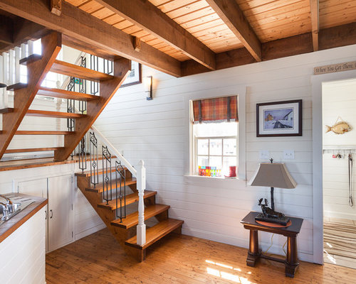 Best Cottage Stairs Design Ideas & Remodel Pictures | Houzz