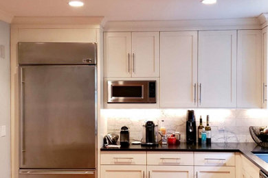 Small modern kitchen in Bridgeport.