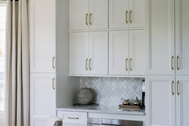 Mid-sized transitional u-shaped medium tone wood floor and brown floor eat-in kitchen photo in Orlando with a farmhouse sink, beaded inset cabinets, white cabinets, quartz countertops, gray backsplash, porcelain backsplash, stainless steel appliances, an island and gray countertops