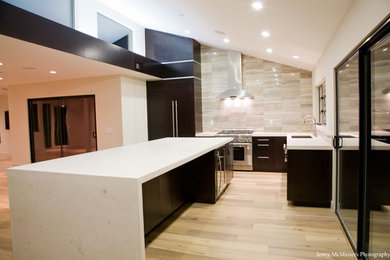 Inspiration for a 1960s kitchen remodel in Orange County