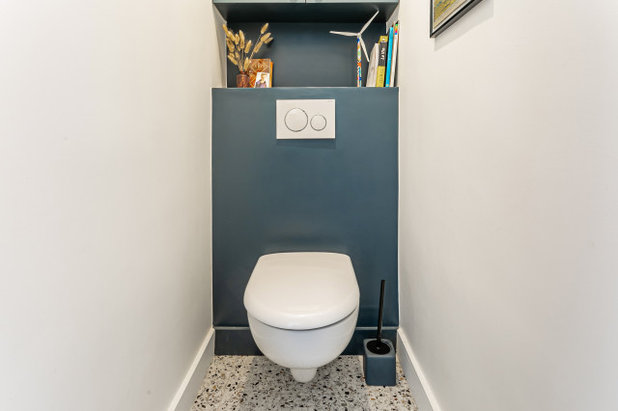 Moderne Toilettes by AVOLTIS Rénovation