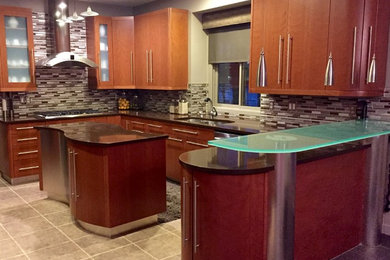 Inspiration for a contemporary kitchen remodel in Detroit