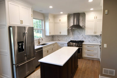 Kitchen - kitchen idea in Chicago