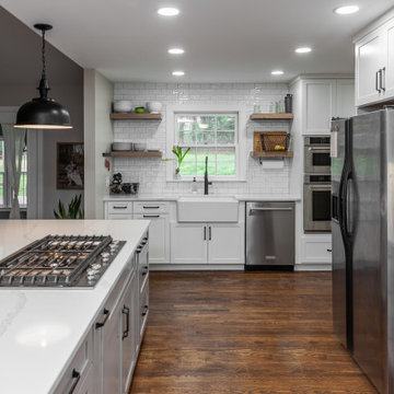 MODERN FARMHOUSE KITCHEN