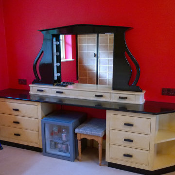 Dressing unit finished with decorative handles