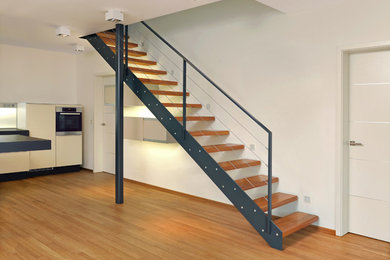 Mittelgroße Industrial Treppe in Sonstige