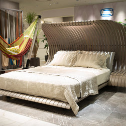 SIMMONS BED - Beds