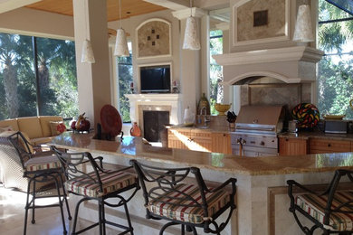 Example of a classic patio design in Tampa