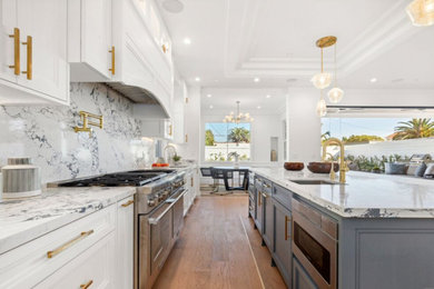 Kitchen photo in Los Angeles