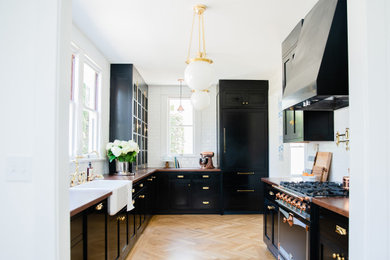 Kitchen photo in Los Angeles
