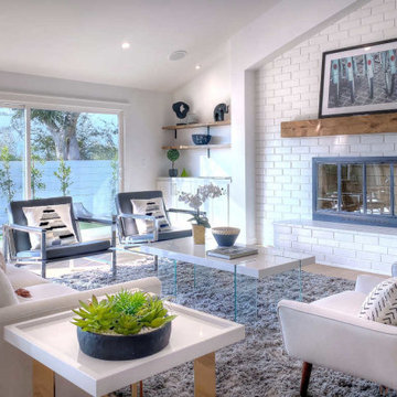 Distinctively Modern in Woodland Hills