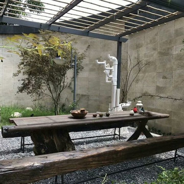 Garden Table DIY with hairpin legs and metal table legs