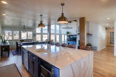 Example of a kitchen design in Albuquerque