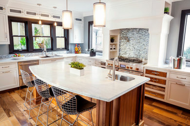 Inspiration for a transitional kitchen in San Francisco.