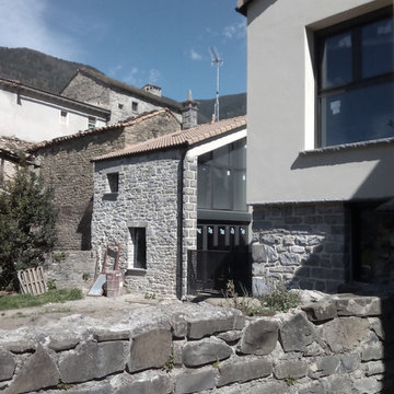 CASA PARTIDA EN DOS