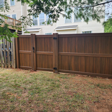 6'H Mocha Walnut Vinyl with Gate