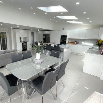 Open Plan Kitchen, Dining and Lounge with Corner Bifold Door