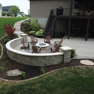 Outdoor Living Space w/ Putting Green