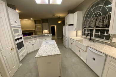 Example of a kitchen design in Dallas