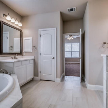 The Spa Basics For This Bathroom Upgrade in South Gate, CA