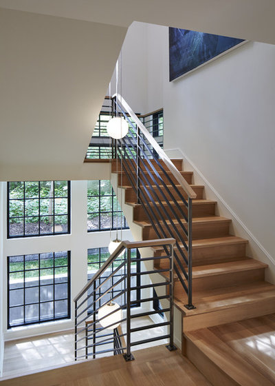 Современная классика Лестница by Charlie & Co. Design, Ltd