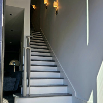 Project #112 | Traditional Staircase with Continuous Rail System