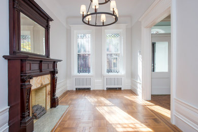 Example of a classic living room design in New York