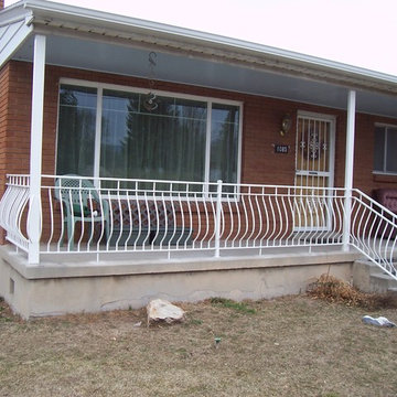 Esmeralda Belly Railing